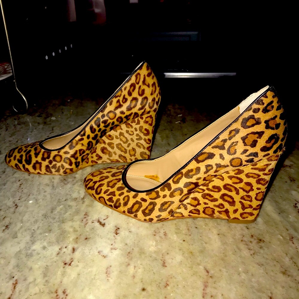 BANANA REPUBLIC CHEETAH PRINT WEDGE IN COW HIDE LEATHER